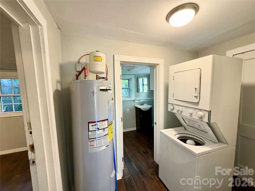 6 Leita Lane, Asheville, NC 28806.  MLS# CAR4403814, YatesRealty ID 40482. 