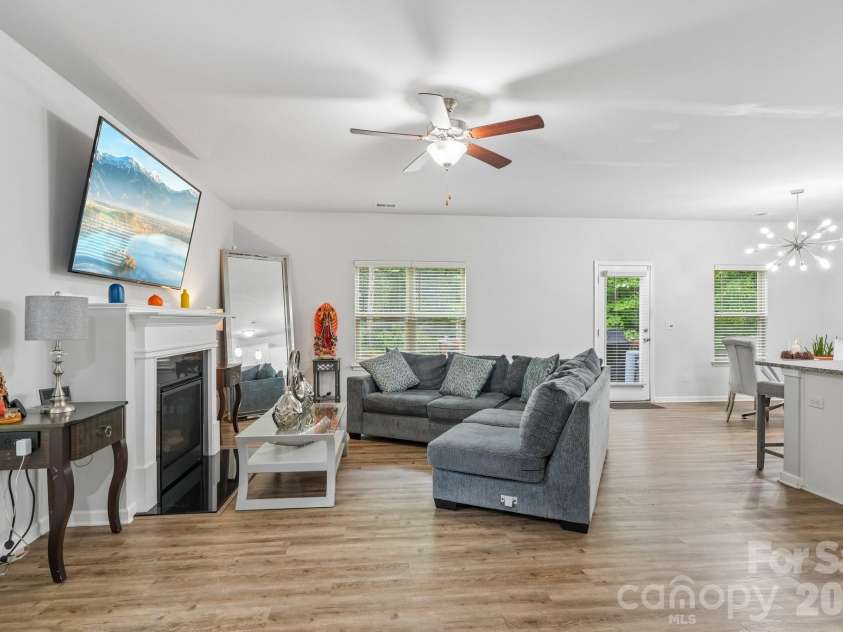6901 Robinson Church Road, Charlotte, NC 28215.  MLS# CAR4390816, YatesRealty ID 40486. 