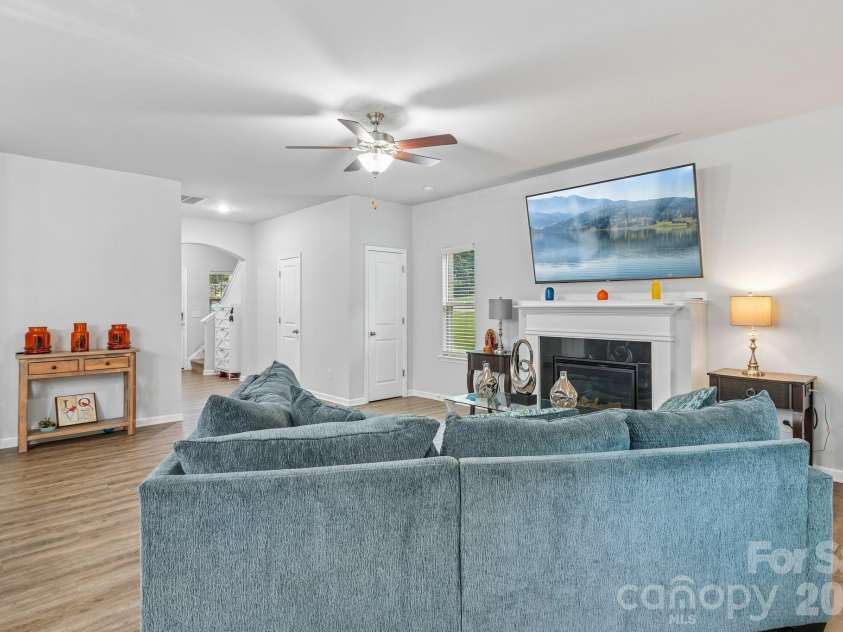 6901 Robinson Church Road, Charlotte, NC 28215.  MLS# CAR4390816, YatesRealty ID 40486. 
