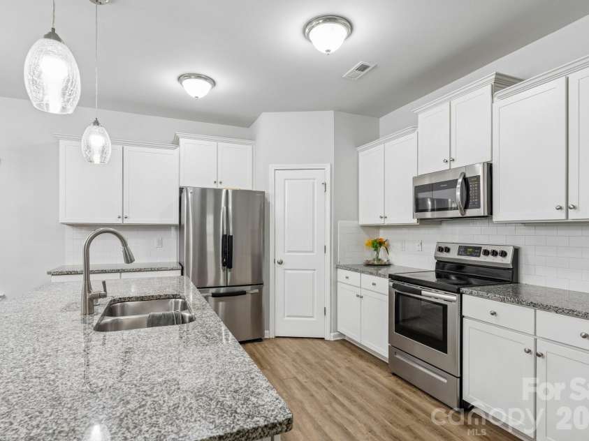 6901 Robinson Church Road, Charlotte, NC 28215.  MLS# CAR4390816, YatesRealty ID 40486. 