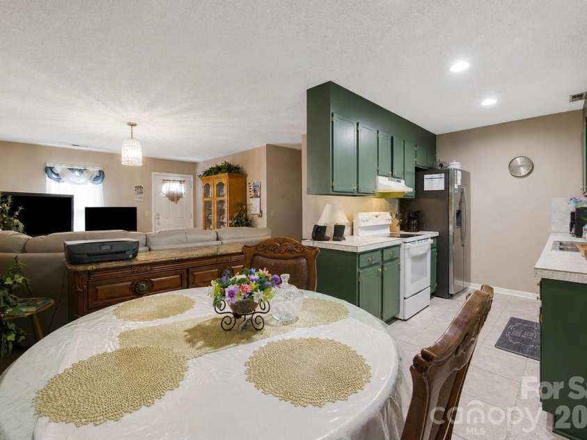 302 Elm Street, Wingate, NC 28174.  MLS# CAR4404536, YatesRealty ID 40487. Dining area