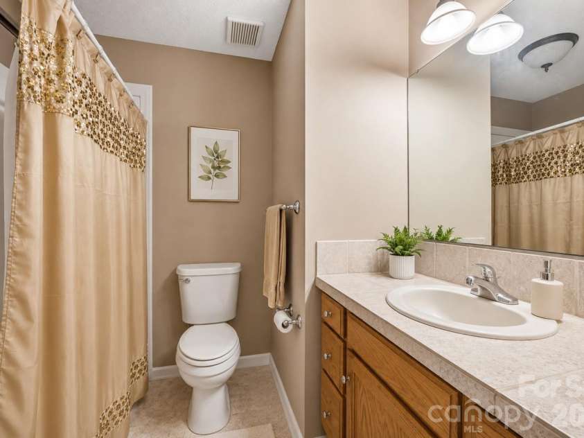 302 Elm Street, Wingate, NC 28174.  MLS# CAR4404536, YatesRealty ID 40487. Full bathroom
