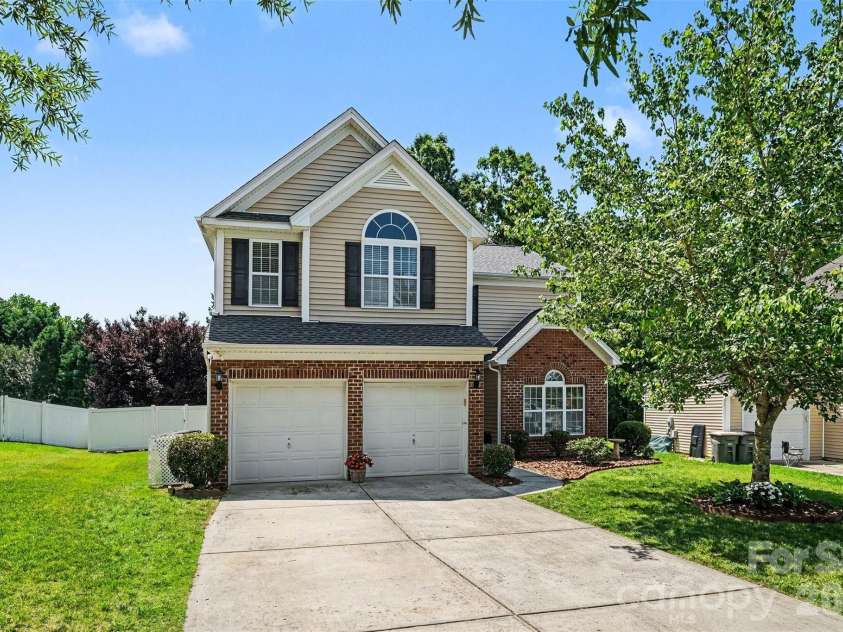 3409 Market View Drive, Davidson, NC 28036.  MLS# CAR4409098, YatesRealty ID 40489. 