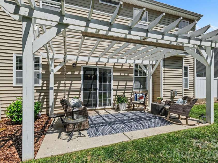 3409 Market View Drive, Davidson, NC 28036.  MLS# CAR4409098, YatesRealty ID 40489. 