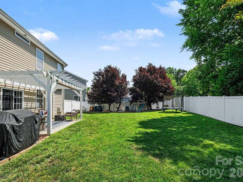 3409 Market View Drive, Davidson, NC 28036.  MLS# CAR4409098, YatesRealty ID 40489. 