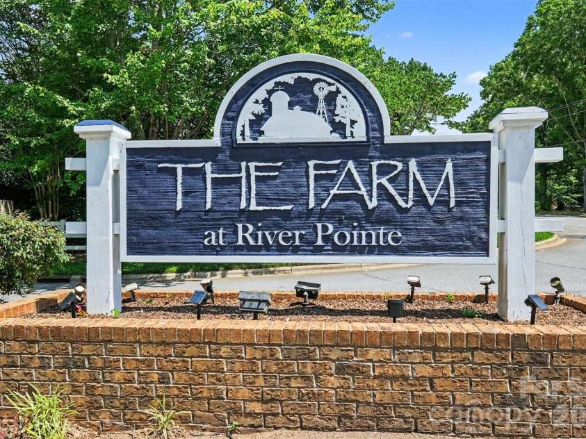 3409 Market View Drive, Davidson, NC 28036.  MLS# CAR4409098, YatesRealty ID 40489. 