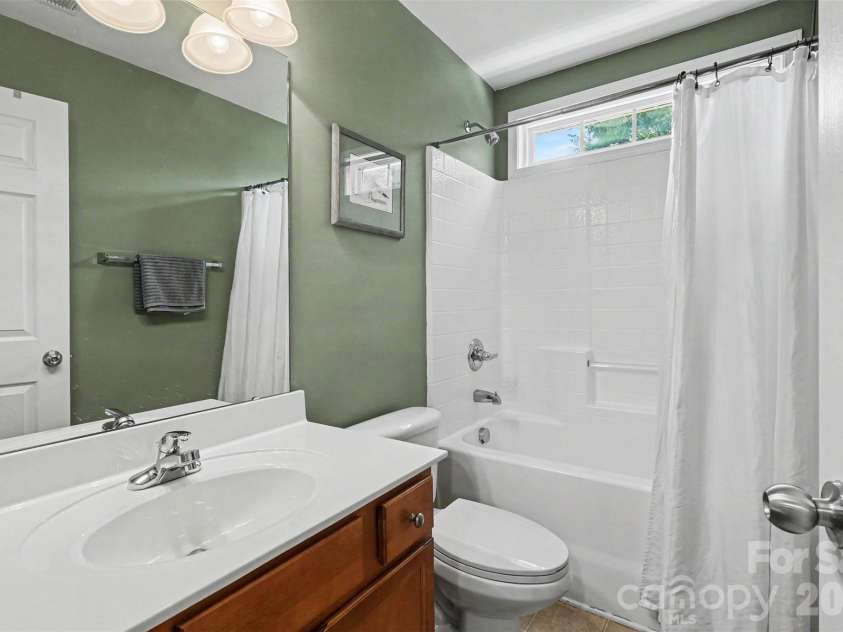 3409 Market View Drive, Davidson, NC 28036.  MLS# CAR4409098, YatesRealty ID 40489. 
