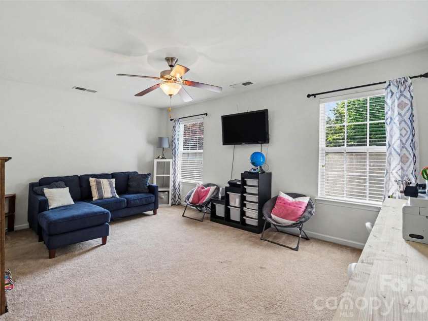 3409 Market View Drive, Davidson, NC 28036.  MLS# CAR4409098, YatesRealty ID 40489. 