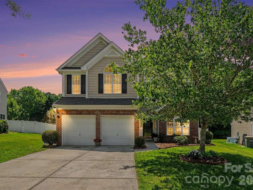 3409 Market View Drive, Davidson, NC 28036.  MLS# CAR4409098, YatesRealty ID 40489. 