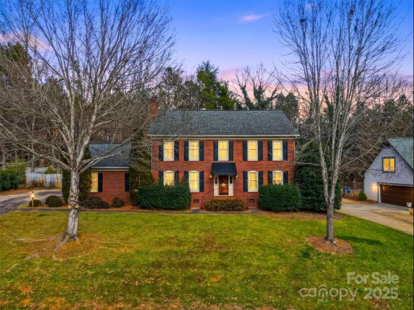 147 35th Avenue, Hickory, NC 28601.  MLS# CAR4333841, YatesRealty ID 4049. 