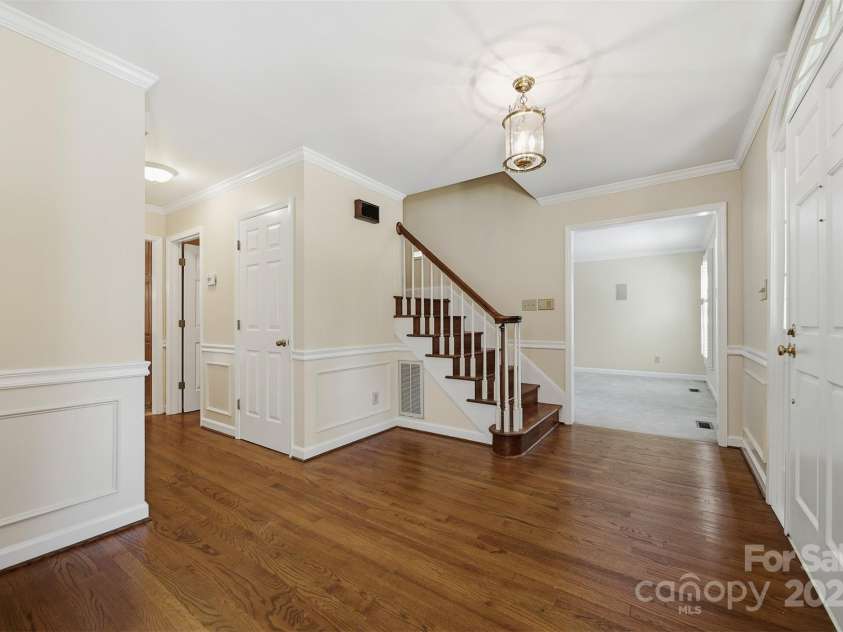 147 35th Avenue, Hickory, NC 28601.  MLS# CAR4333841, YatesRealty ID 4049. 