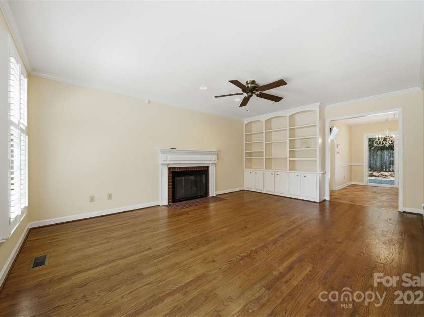 147 35th Avenue, Hickory, NC 28601.  MLS# CAR4333841, YatesRealty ID 4049. 