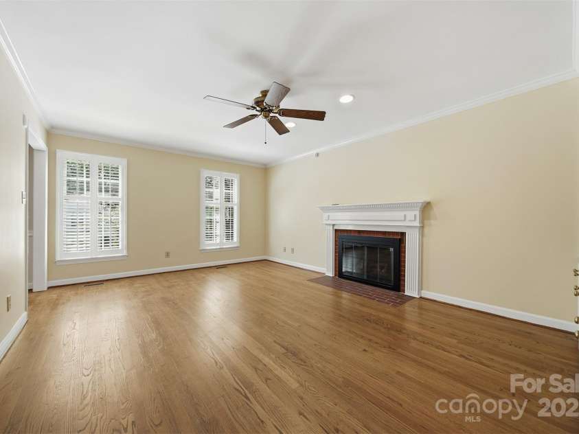 147 35th Avenue, Hickory, NC 28601.  MLS# CAR4333841, YatesRealty ID 4049. 