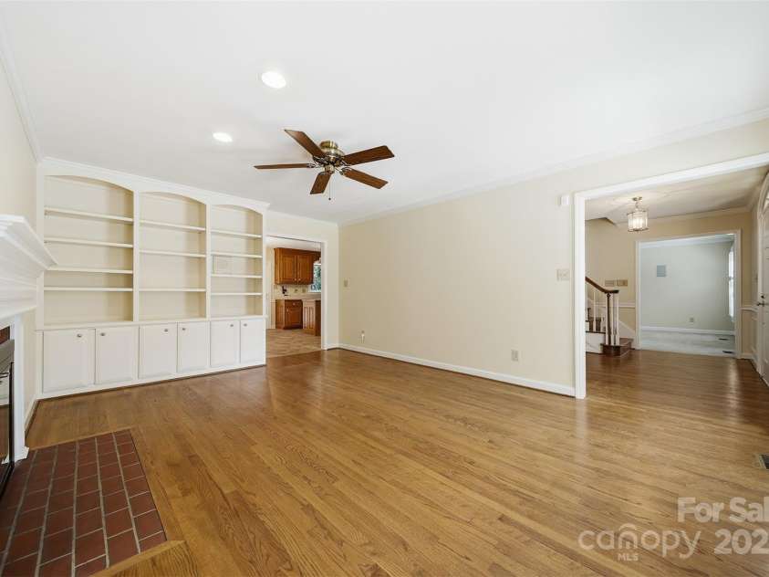 147 35th Avenue, Hickory, NC 28601.  MLS# CAR4333841, YatesRealty ID 4049. 