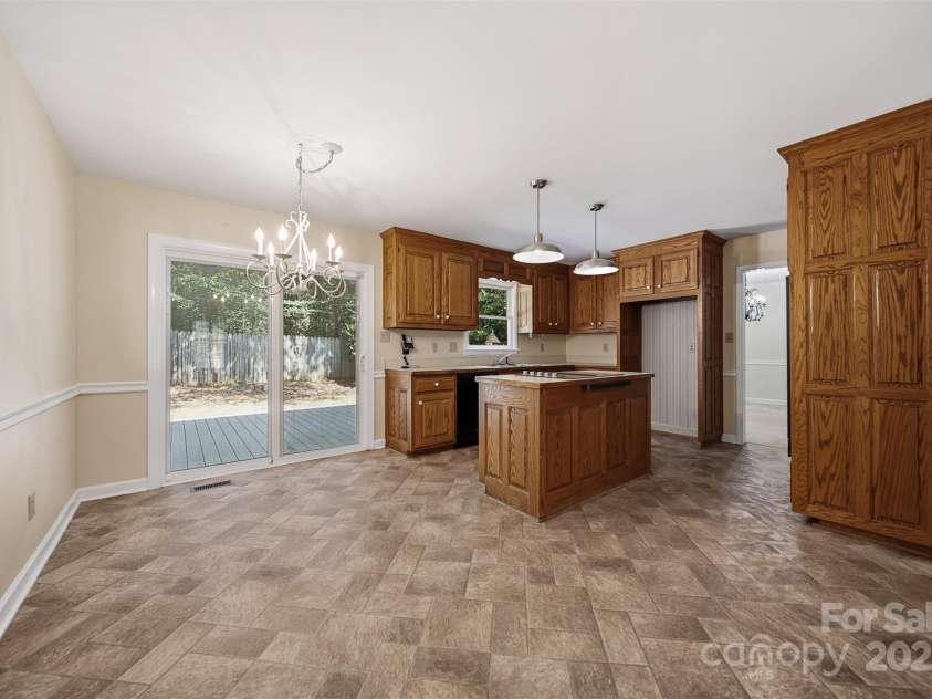 147 35th Avenue, Hickory, NC 28601.  MLS# CAR4333841, YatesRealty ID 4049. 