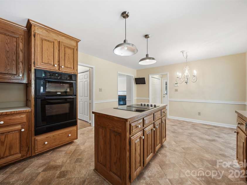 147 35th Avenue, Hickory, NC 28601.  MLS# CAR4333841, YatesRealty ID 4049. 