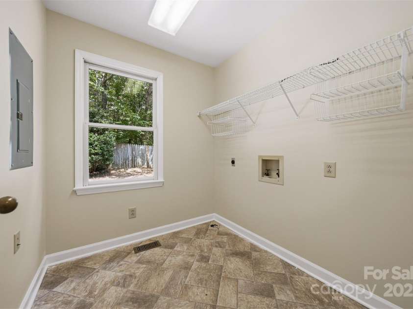 147 35th Avenue, Hickory, NC 28601.  MLS# CAR4333841, YatesRealty ID 4049. 
