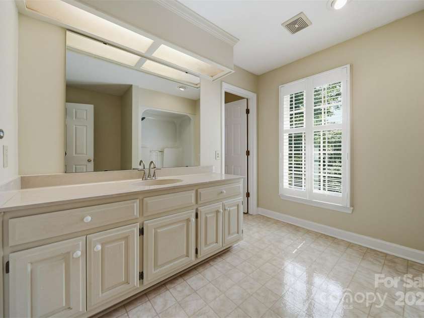 147 35th Avenue, Hickory, NC 28601.  MLS# CAR4333841, YatesRealty ID 4049. 