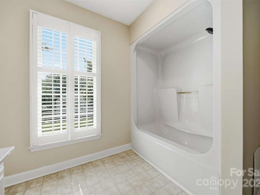 147 35th Avenue, Hickory, NC 28601.  MLS# CAR4333841, YatesRealty ID 4049. 