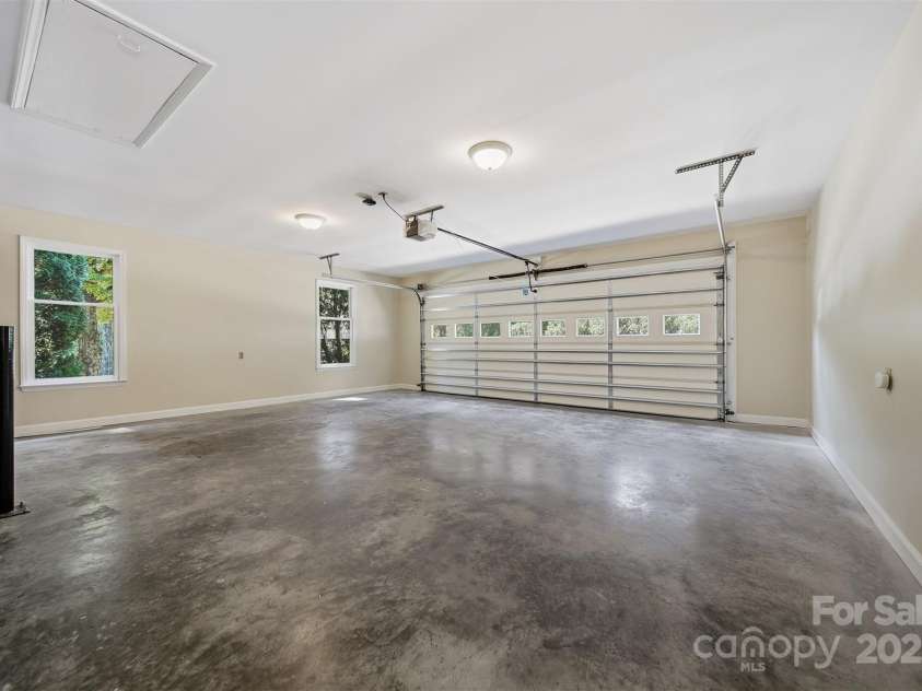 147 35th Avenue, Hickory, NC 28601.  MLS# CAR4333841, YatesRealty ID 4049. 
