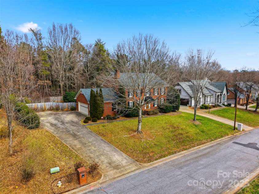 147 35th Avenue, Hickory, NC 28601.  MLS# CAR4333841, YatesRealty ID 4049. 