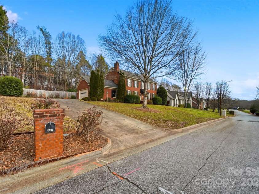 147 35th Avenue, Hickory, NC 28601.  MLS# CAR4333841, YatesRealty ID 4049. 
