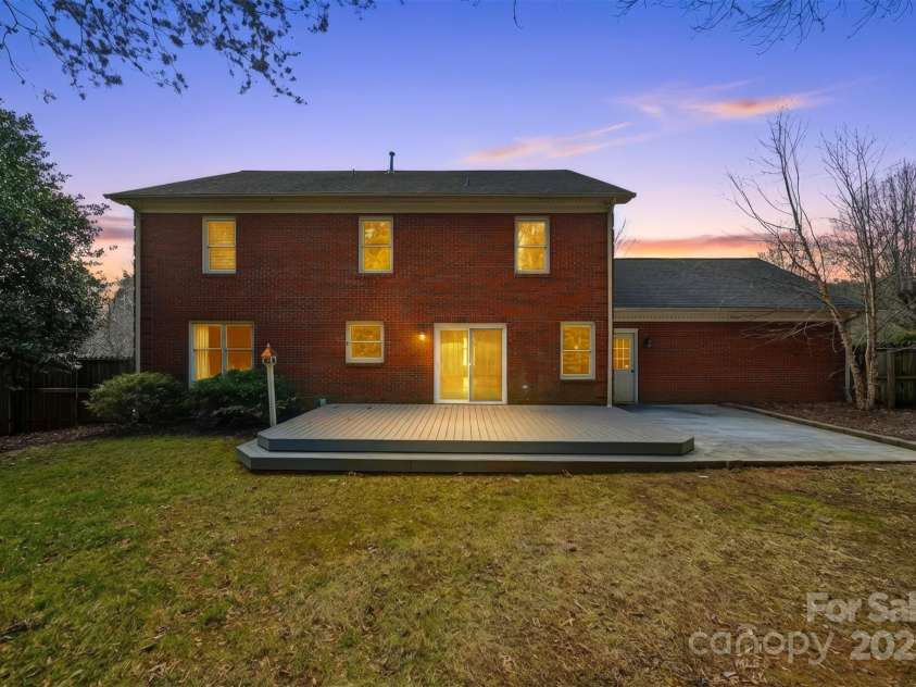 147 35th Avenue, Hickory, NC 28601.  MLS# CAR4333841, YatesRealty ID 4049. 