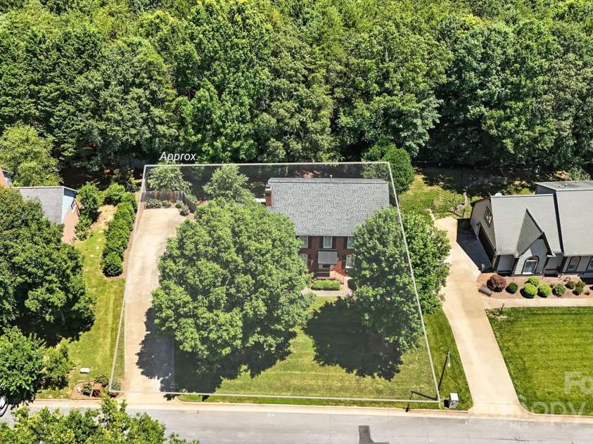 147 35th Avenue, Hickory, NC 28601.  MLS# CAR4333841, YatesRealty ID 4049. 