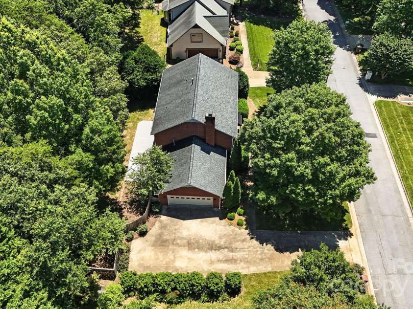 147 35th Avenue, Hickory, NC 28601.  MLS# CAR4333841, YatesRealty ID 4049. 