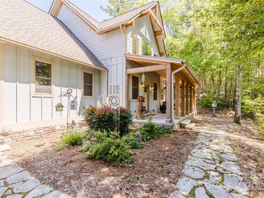 216 Alarka Point, Bryson City, NC 28713.  MLS# CAR4292798, YatesRealty ID 4049. 