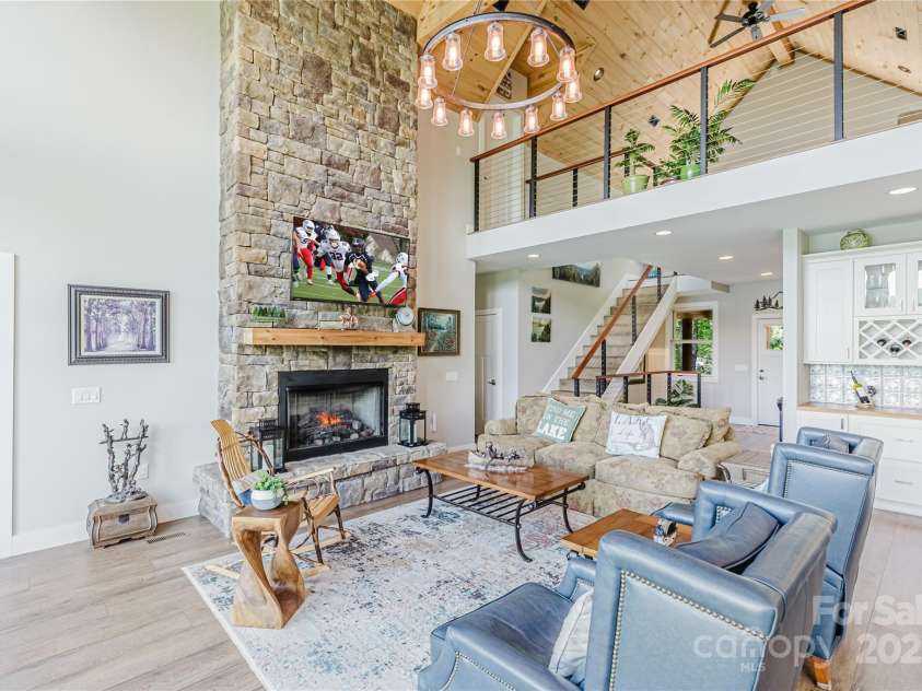 216 Alarka Point, Bryson City, NC 28713.  MLS# CAR4292798, YatesRealty ID 4049. 