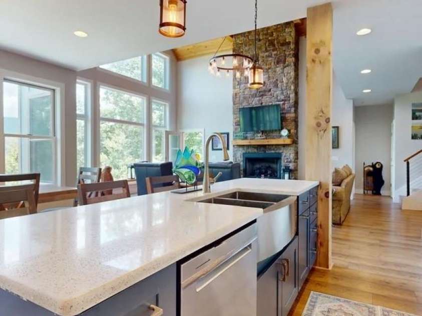 216 Alarka Point, Bryson City, NC 28713.  MLS# CAR4292798, YatesRealty ID 4049. 