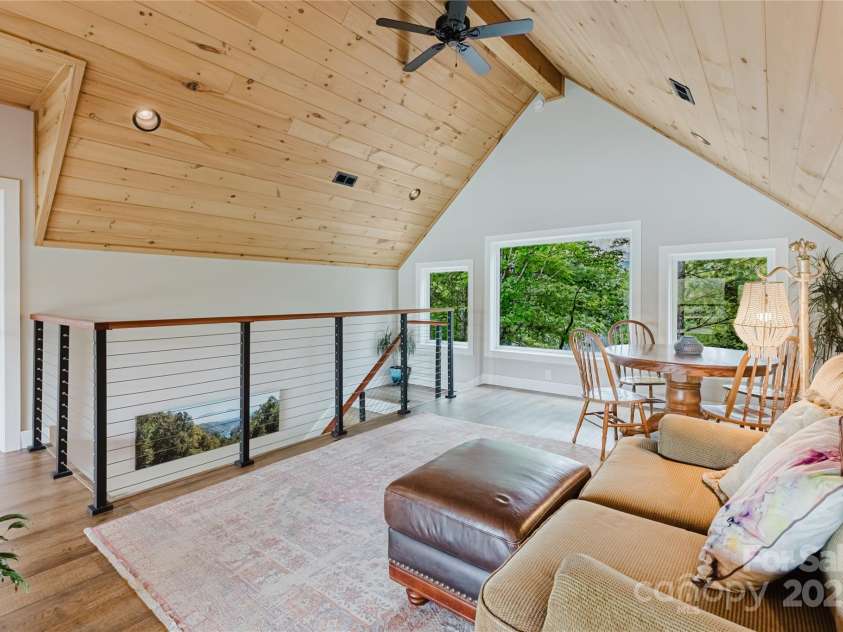 216 Alarka Point, Bryson City, NC 28713.  MLS# CAR4292798, YatesRealty ID 4049. 