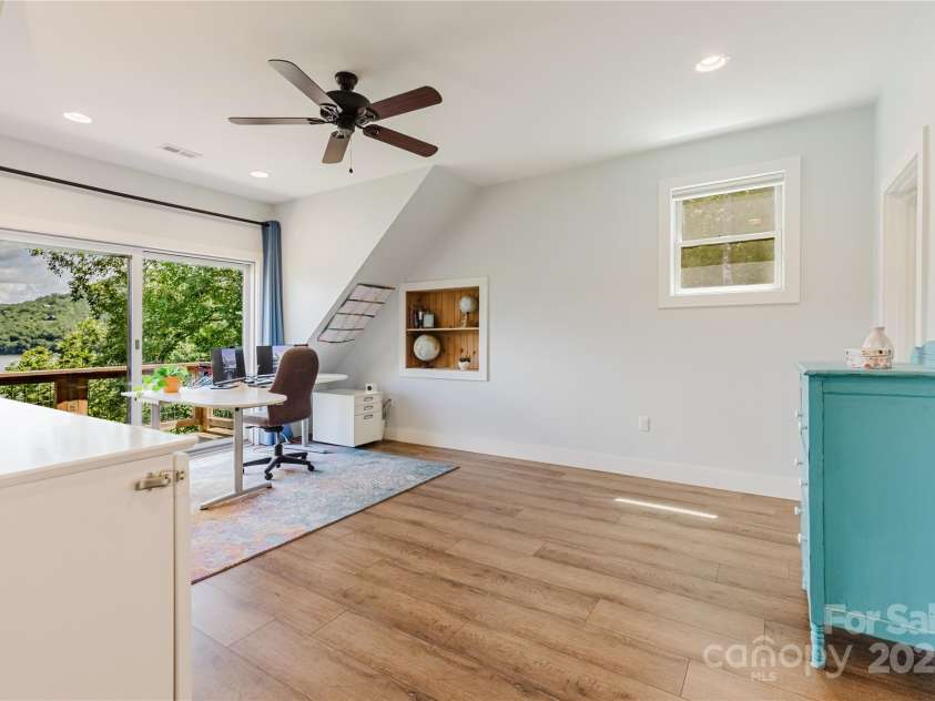 216 Alarka Point, Bryson City, NC 28713.  MLS# CAR4292798, YatesRealty ID 4049. 