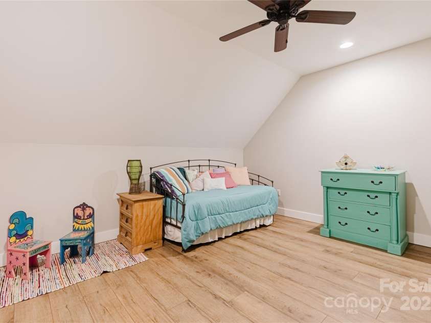 216 Alarka Point, Bryson City, NC 28713.  MLS# CAR4292798, YatesRealty ID 4049. 