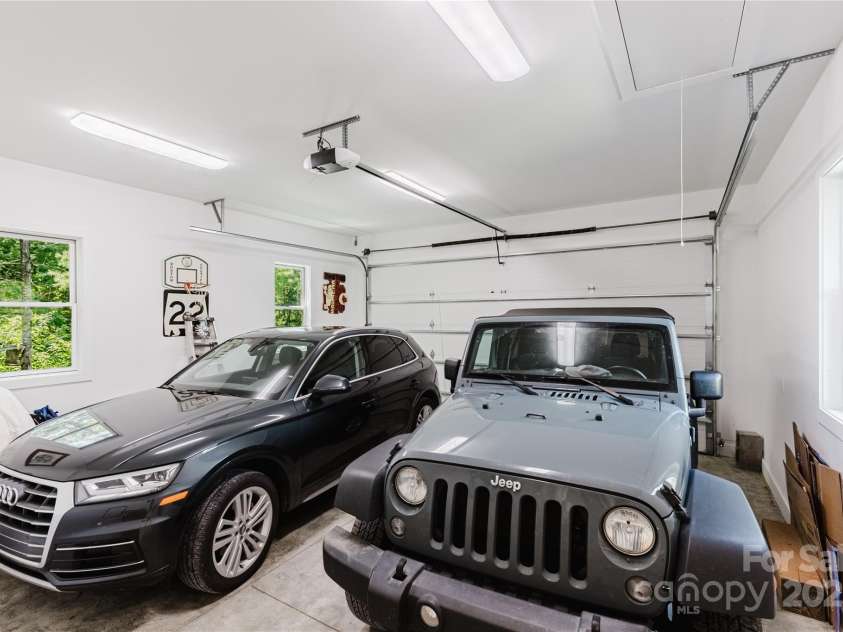 216 Alarka Point, Bryson City, NC 28713.  MLS# CAR4292798, YatesRealty ID 4049. 