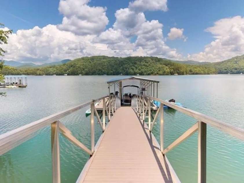 216 Alarka Point, Bryson City, NC 28713.  MLS# CAR4292798, YatesRealty ID 4049. 