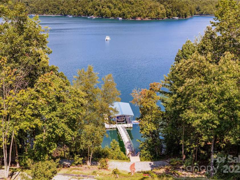 216 Alarka Point, Bryson City, NC 28713.  MLS# CAR4292798, YatesRealty ID 4049. Dock