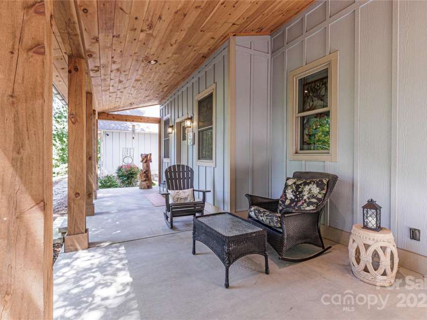 216 Alarka Point, Bryson City, NC 28713.  MLS# CAR4292798, YatesRealty ID 4049. Front Patio