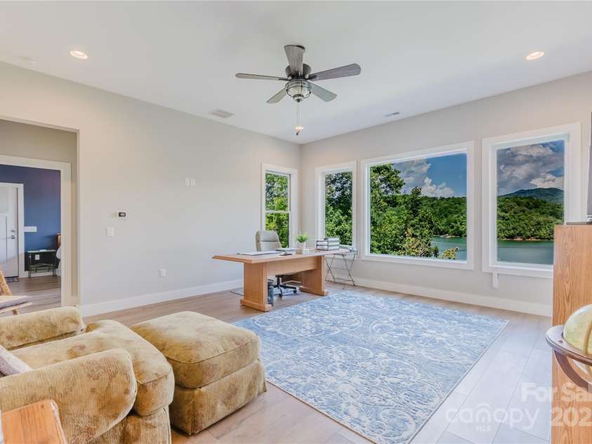 216 Alarka Point, Bryson City, NC 28713.  MLS# CAR4292798, YatesRealty ID 4049. Large Flex Space