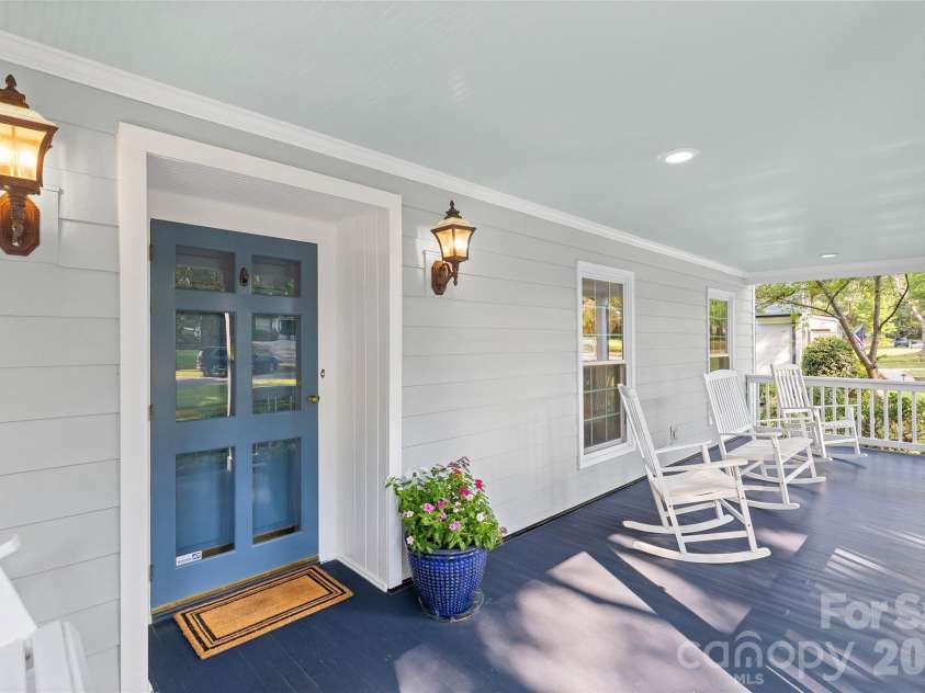 2501 Valencia Terrace, Charlotte, NC 28226.  MLS# CAR4406254, YatesRealty ID 40490. 