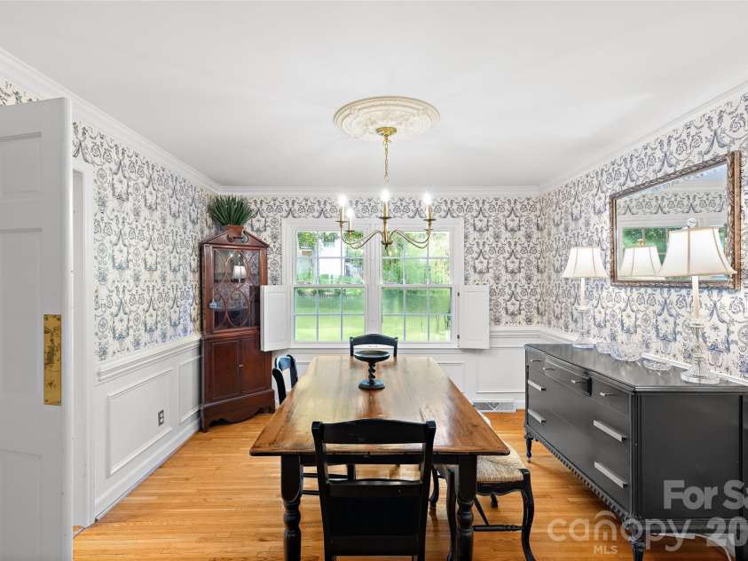 2501 Valencia Terrace, Charlotte, NC 28226.  MLS# CAR4406254, YatesRealty ID 40490. 