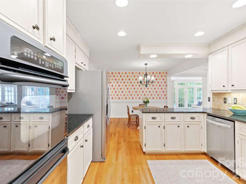2501 Valencia Terrace, Charlotte, NC 28226.  MLS# CAR4406254, YatesRealty ID 40490. 