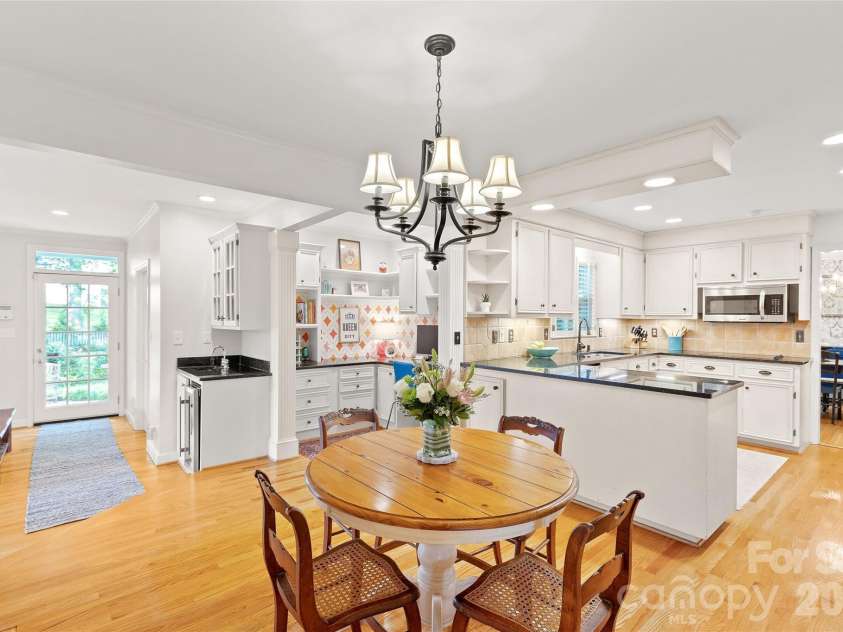2501 Valencia Terrace, Charlotte, NC 28226.  MLS# CAR4406254, YatesRealty ID 40490. 