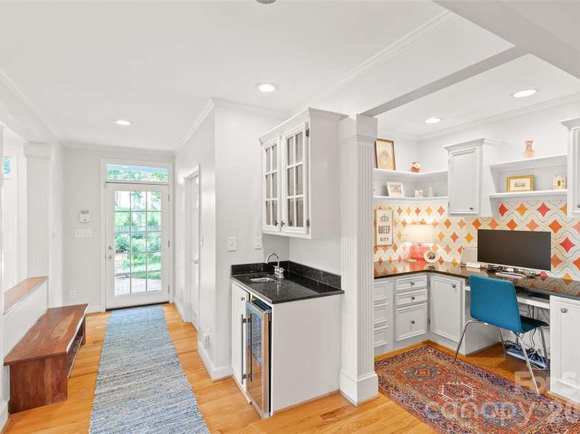 2501 Valencia Terrace, Charlotte, NC 28226.  MLS# CAR4406254, YatesRealty ID 40490. 