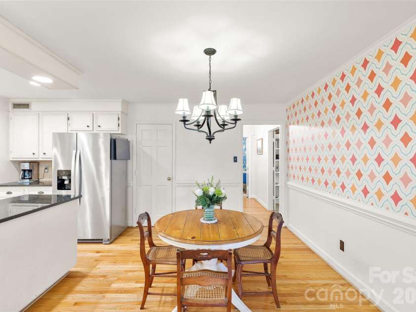 2501 Valencia Terrace, Charlotte, NC 28226.  MLS# CAR4406254, YatesRealty ID 40490. 