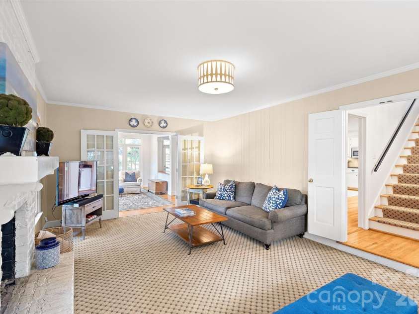 2501 Valencia Terrace, Charlotte, NC 28226.  MLS# CAR4406254, YatesRealty ID 40490. 