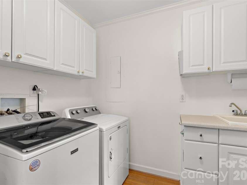 2501 Valencia Terrace, Charlotte, NC 28226.  MLS# CAR4406254, YatesRealty ID 40490. 