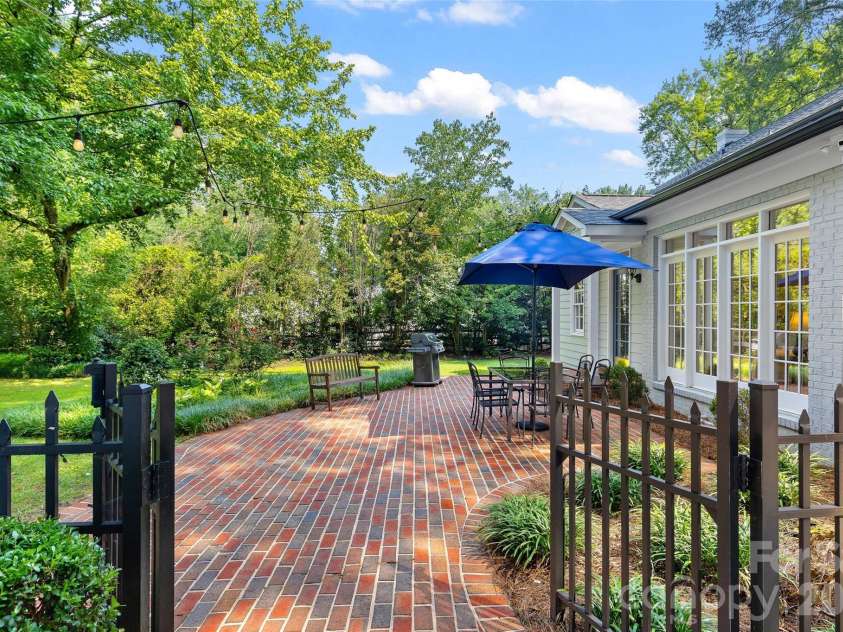 2501 Valencia Terrace, Charlotte, NC 28226.  MLS# CAR4406254, YatesRealty ID 40490. 
