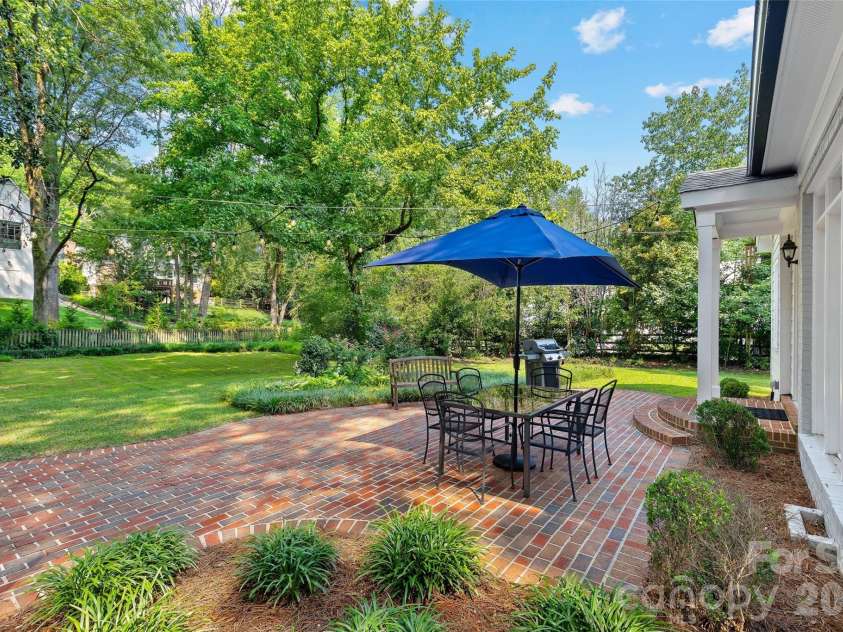2501 Valencia Terrace, Charlotte, NC 28226.  MLS# CAR4406254, YatesRealty ID 40490. 